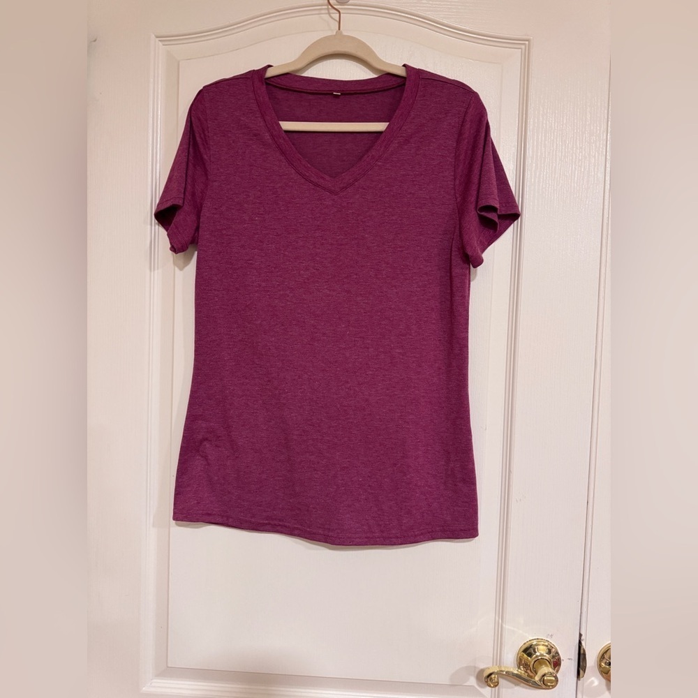 Magenta v neck tee​​​